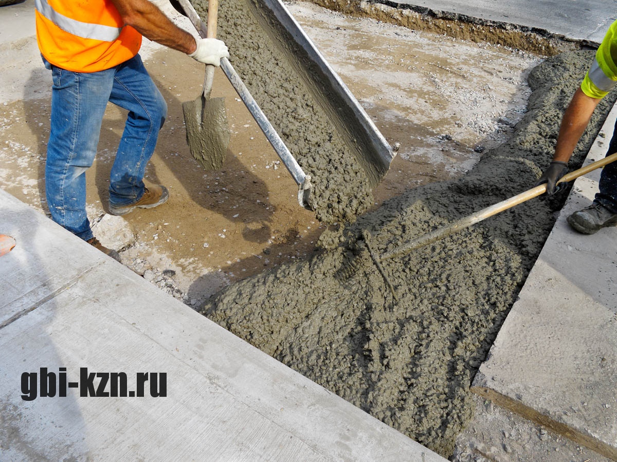 Строительство абсолютно невозможно без бетонных изделий, которые применяются как для наружных, так и для внутренних работ.