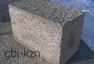 Железобетонные плиты производят с применением бетона тяжелых марок, также может использоваться и конструкционный бетон с плотной структурой.